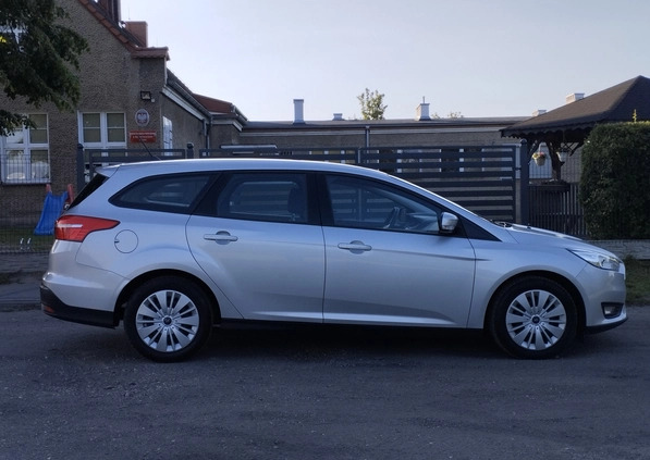 Ford Focus cena 40467 przebieg: 127000, rok produkcji 2018 z Niemcza małe 704